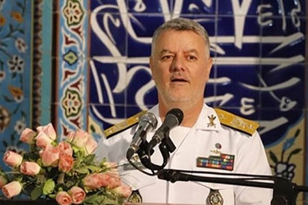 دریادار خانزادی: نیروی دریایی ارتش ایران شبانه‌روزی از مرزهای دریایی پاسداری می‌کند