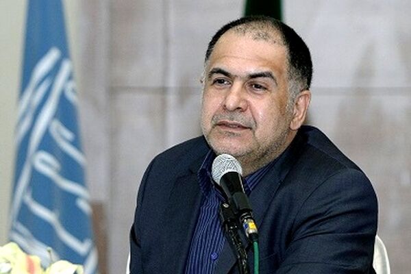 جزو مشمولان قانون منع به کارگیری بازنشستگان بودم/ برای برگزاری نمایشگاه مطبوعات یک شرط داریم/ دست دلالان کاغذ