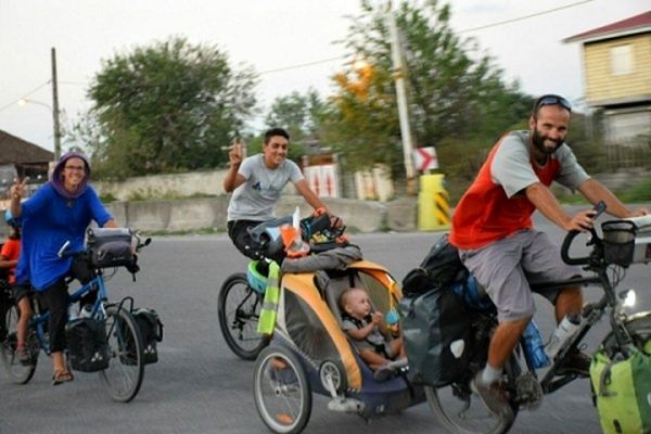 گردشگران اروپایی از آثار تاریخی جوین دیدن کردند
