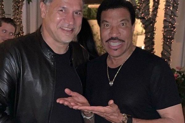 علی دایی در کنار خواننده معروف آمریکایی + عکس