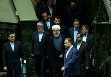 نامه ۱۵۲ نماینده به «روحانی» درباره افزایش حقوق کارمندان و بازنشستگان
