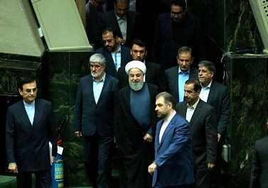 نامه ۱۵۲ نماینده به «روحانی» درباره افزایش حقوق کارمندان و بازنشستگان