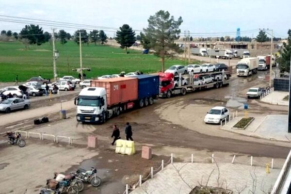 اعمال محدودیت ترکمنستان  برای تردد کامیون ها در مرز سرخس