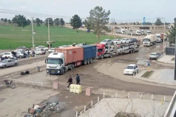 اعمال محدودیت ترکمنستان  برای تردد کامیون ها در مرز سرخس