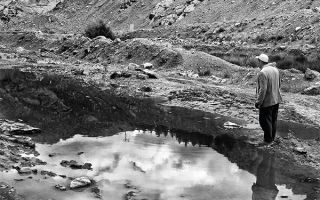 اگر چشمه آب مازاد داشت به روستای ارداک آب می دهیم