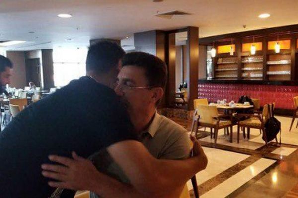 کی‌روش در آغوش قلعه‌نویی