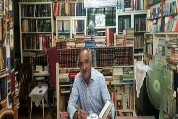 مردی که همه زندگی اش را با کتاب گذرانده است