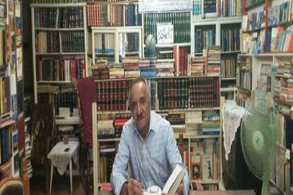 مردی که همه زندگی اش را با کتاب گذرانده است