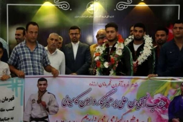 جودوکاران مدال آور آسیایی در بازگشت به مشهد مورد استقبال قرار گرفتند