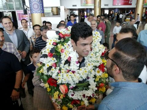 قهرمان تایبادی مسابقات جهانی کشتی وارد مشهد شد