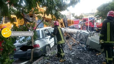 ۴کشته و ۳ مجروح در حادثه برخورد جرثقیل با چند خودرو در بولوار هاشمیه مشهد