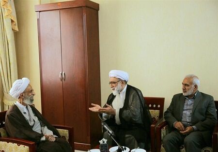 تولیت آستان قدس رضوی با آیت‌الله مصباح یزدی دیدار کرد
