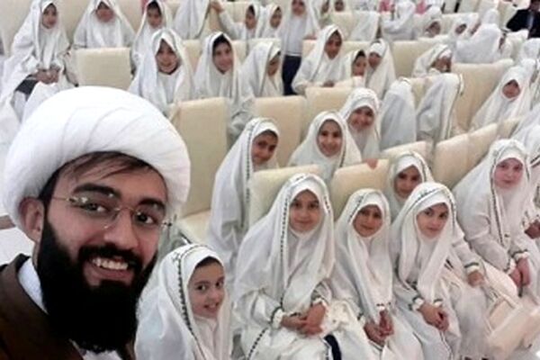 طلبه عروسک‌گردانی که محبوب بچه‌های مه‌ولات است