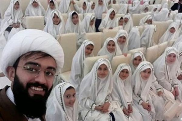 طلبه عروسک‌گردانی که محبوب بچه‌های مه‌ولات است