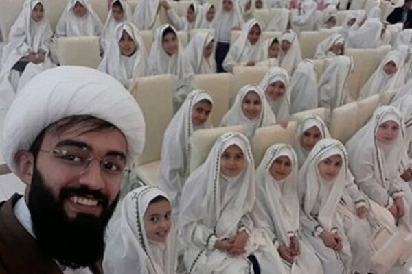 طلبه عروسک‌گردانی که محبوب بچه‌های مه‌ولات است