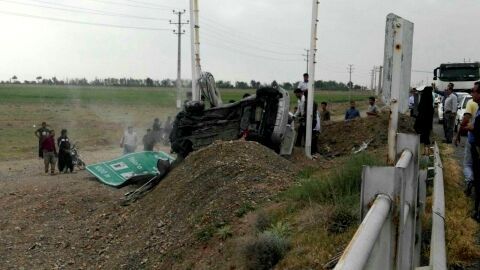 واژگوني سواری پژو 405 با يك كشته و 2 مجروح در نیشابور