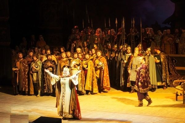 «افسانه ماردوش» به روی صحنه می‌رود