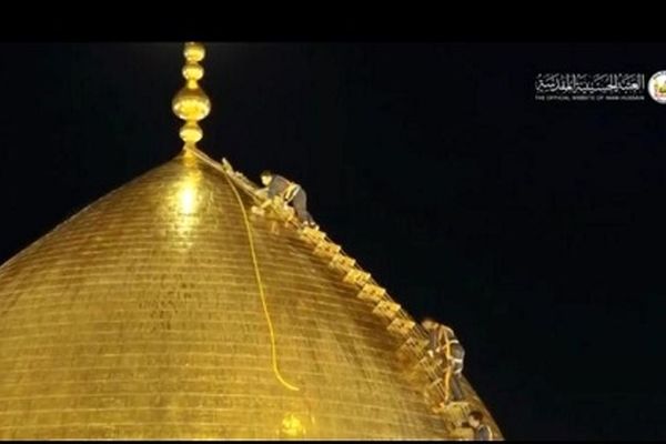 شستشوي گنبد مطهر حرم حضرت سيدالشهدا(ع) قبل آغاز ماه محرم