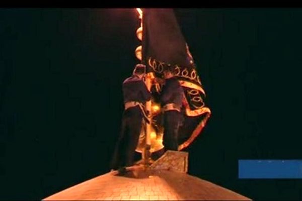 مراسم تعویض پرچم گنبد حرم مطهر حضرت امام رضا علیه السلام