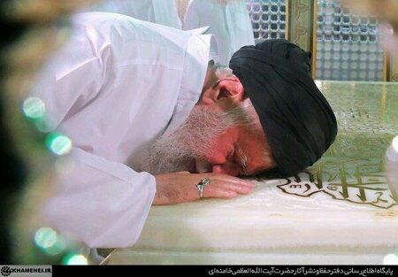 گزارش تصویری از حضور رهبرانقلاب در مراسم غبارروبی مضجع مطهر امام رضا (ع)