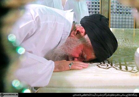 گزارش تصویری از حضور رهبرانقلاب در مراسم غبارروبی مضجع مطهر امام رضا (ع)