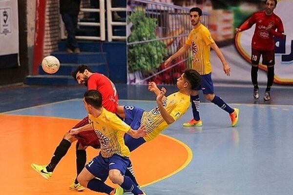 فرش آرا مشهد- شاهین کرمانشاه؛ مشهدی‌ها چشم به صدرنشینی دارند