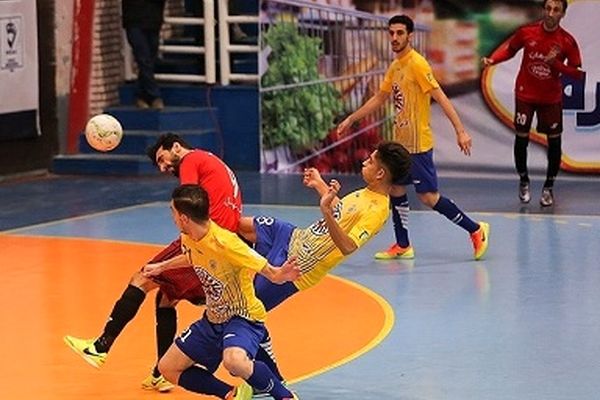 فرش آرا مشهد- شاهین کرمانشاه؛ مشهدی‌ها چشم به صدرنشینی دارند