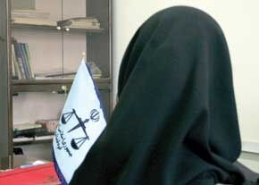 وحشت یک مادر!  پسر و عروسم با چاقو تهدیدم کردند