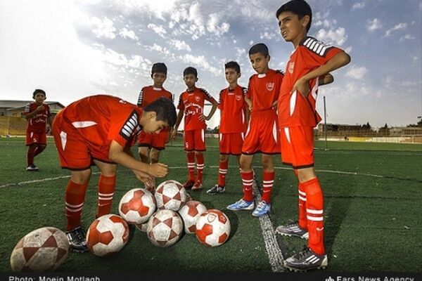 12مدرسه غیر مجاز فوتبال در مشهد اخطار گرفتند