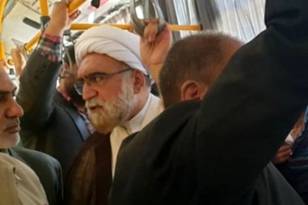 تولیت آستان قدس رضوی با اتوبوس به حرم مطهر رضوی مشرف شد