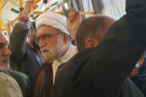 تولیت آستان قدس رضوی با اتوبوس به حرم مطهر رضوی مشرف شد