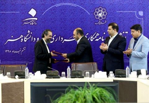 حیث تاریخی تولید آثار هنری در مشهد باید برجسته باشد