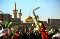 حرم مطهر رضوی در آغاز دهه کرامت گلباران شد