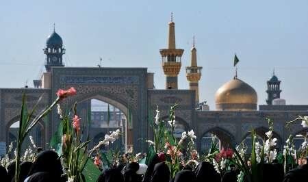 حرم منور امام رضا(ع) گلباران می‌شود