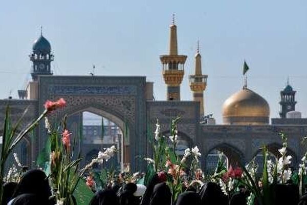 حرم منور امام رضا(ع) گلباران می‌شود