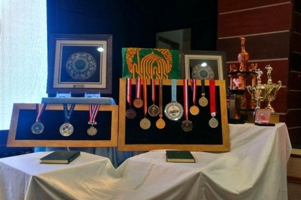 قهرمان کشتی جهان ۱۴ مدال خود را به موزه آستان قدس رضوی اهدا کرد