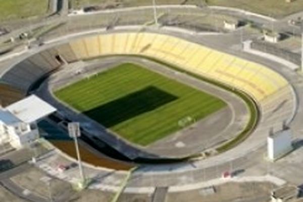 ورزشگاه ثامن مشهد فعلا قابل استفاده نیست!