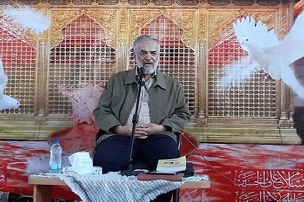 یک فعال سیاسی: حفظ روحیه دفاع مقدس رمز پیروزی جمهوری اسلامی است