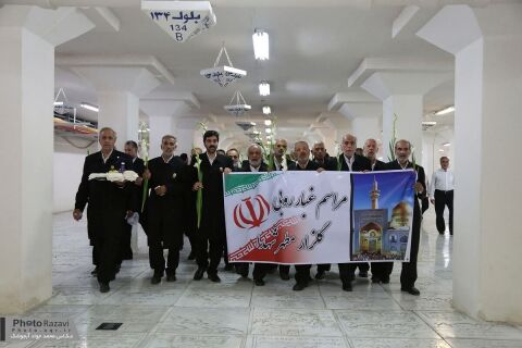 مزار ۶۰۰ شهید مدفون در حرم مطهر رضوی غبارروبی شد