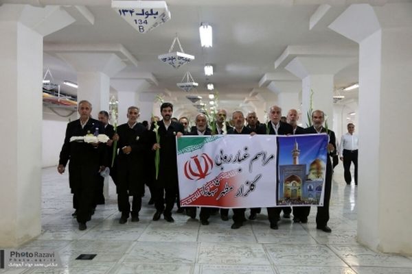 مزار ۶۰۰ شهید مدفون در حرم مطهر رضوی غبارروبی شد