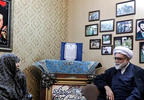 تولیت آستان قدس رضوی با خانواده شهیدان برونسی و کاوه دیدار کرد