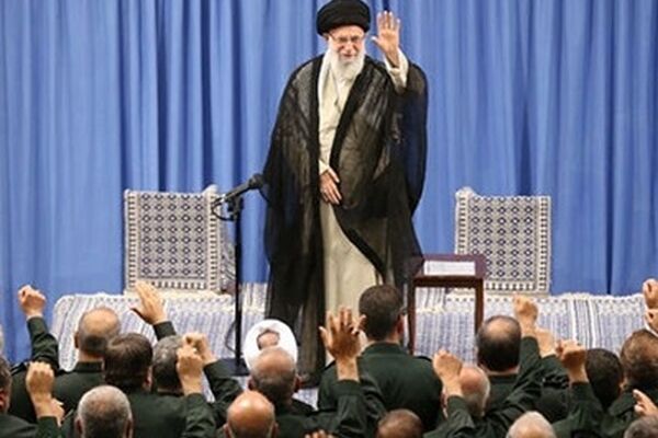 رهبر انقلاب: فشار حداکثری شکست خورده است به کاهش تعهدات هسته‌ای ادامه می‌دهیم