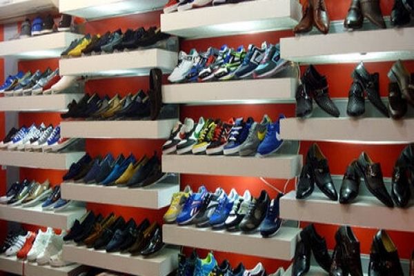 مواد اولیه کافی در اختیار تولیدکنندگان کفش مشهد قرار نمی‌گیرد