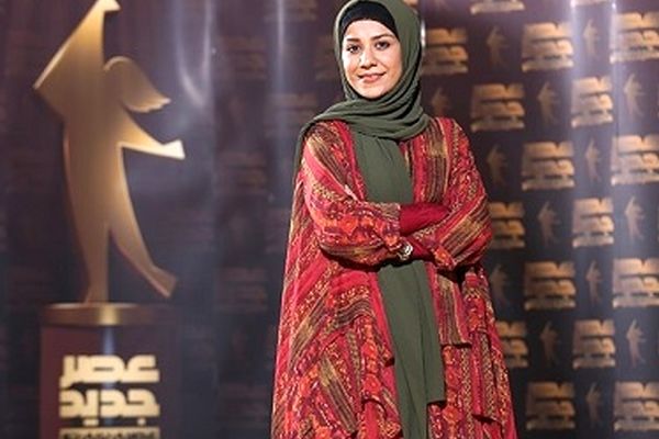 نقاشی «فاطمه عبادی» با شن با محوریت دفاع مقدس+فیلم