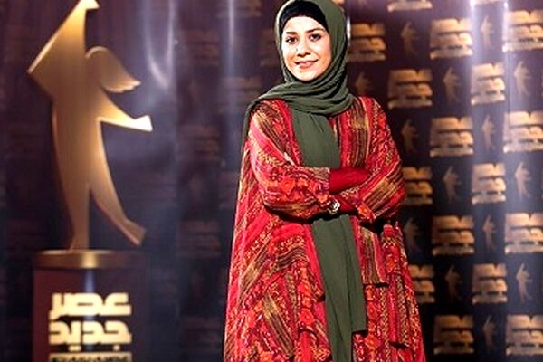 نقاشی «فاطمه عبادی» با شن با محوریت دفاع مقدس+فیلم