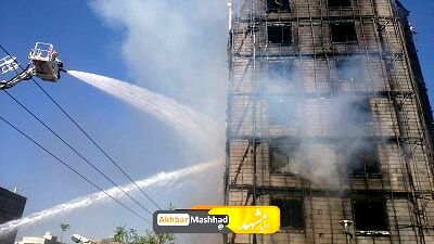 آتش سوزی نمای ساختمان در حال احداث در بلوار دانشجو مشهد+ فیلم