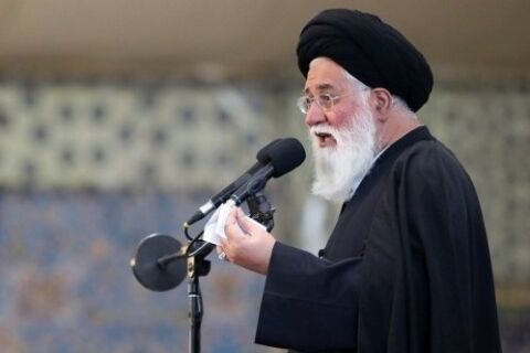 امام جمعه مشهد: دفاع مقدس سراسر «راهبرد مقاومت و عزت» است؛ شهید حججی نسخه کاملی از رزمنده دفاع مقدس است