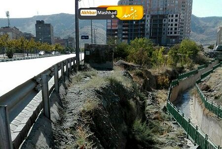 دلاوران ۵۹ تا ۶۳ پیاده‌رو ندارد/ عبور و مرور برای دانش آموزان از وسط بلوار دلاوران سخت است