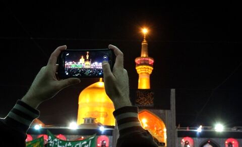 تشرف جوان روس به دین مبین اسلام در حرم مطهر رضوی