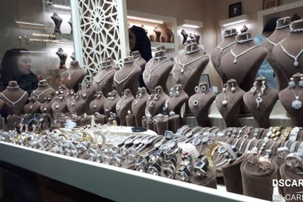 بازار نقره و بدلیجات در مشهد رونق یافته است